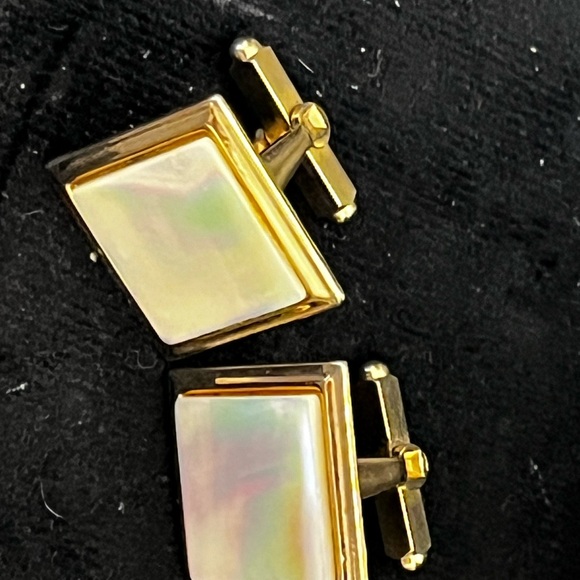 Vintage mother of pearl Square gold plated cuff links 1” - Picture 8 of 11